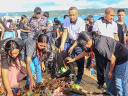 Dankodaeral IX Olahraga dan Bersih-Bersih Pantai Bersama Prajurit dan Ratusan Peserta KKRl