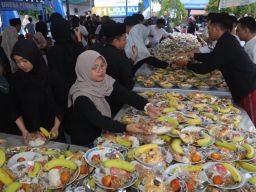UNESA Total Bagikan 99.000 Menu Buka Bersama Selama 22 Hari Saat Ramadhan 1447 H