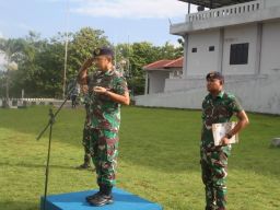 Komandan Lanal Tual Tegaskan Loyalitas dan Disiplin dalam Upacara Tujuhbelasan
