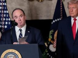 Menteri AL AS John Phelan Mundur di Tengah Ketegangan Iran, Isu Konflik Internal Menguat