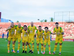 Green Force Persebaya Habisi Arema FC 0-4 di Bali 