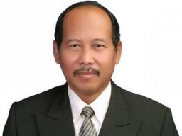 Di Tengah Tarikan Dua Kekuatan