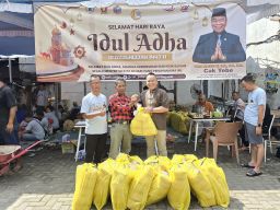 Idul Adha Penuh Kepedulian, Cak Yebe Salurkan Puluhan Hewan Kurban untuk Warga Surabaya