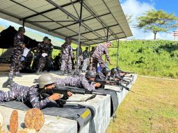 Asah Naluri Tempur Prajurit, Lanal Aru Gelar Latihan Menembak di Lapangan Tembak Jar Kabaresi