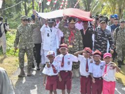 Komandan Kodaeral IX Hadiri Upacara HUT Ke-81 RI di Desa Aboru Maluku
