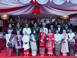 Dankodaeral IX Hadiri Upacara Penurunan Bendera HUT Ke-81 RI di Lapangan Merdeka Ambon