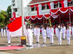HUT ke-81 RI, Pemkot Surabaya Beri Penghargaan kepada UNESA atas Dukungan Kebutuhan Guru