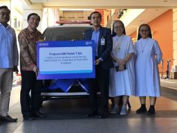 Perkuat Layanan Kesehatan, BRI Bantu Ambulans untuk RKZ Surabaya