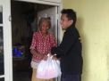 LSM MAKI Jatim Bagi Ratusan Sembako Peduli Warga Terdampak Covid - 19