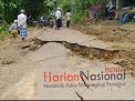 Jalan Penghubung Kec. Sokobanah - Karangpenang Sampang Amblas
