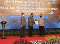 Kapolda Jawa Timur Terima PWI Jatim Award