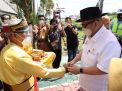 Ketua DPD RI Disambut Prosesi Adat Tepung Tawar di Tarakan 