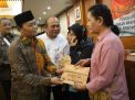 Komisi VIII DPR RI Serahkan Santunan Korban Banjir DKI Jakarta