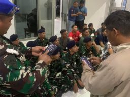 Antisipasi dan Meminimalisir Pelanggaran, Komandan Lanudal Manado Sidak HP Prajurit Tidur Dalam