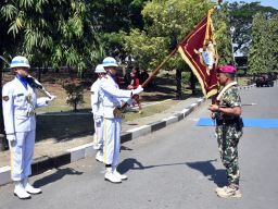 Prajurit Menart 2 Marinir Laksanakan Tradisi Penyambutan Komandan Baru