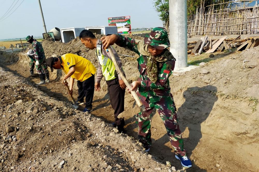 TNI, POLRI, dan masyarakat Dalam Pelaksanaan TMMD 106 Tahun 2019 