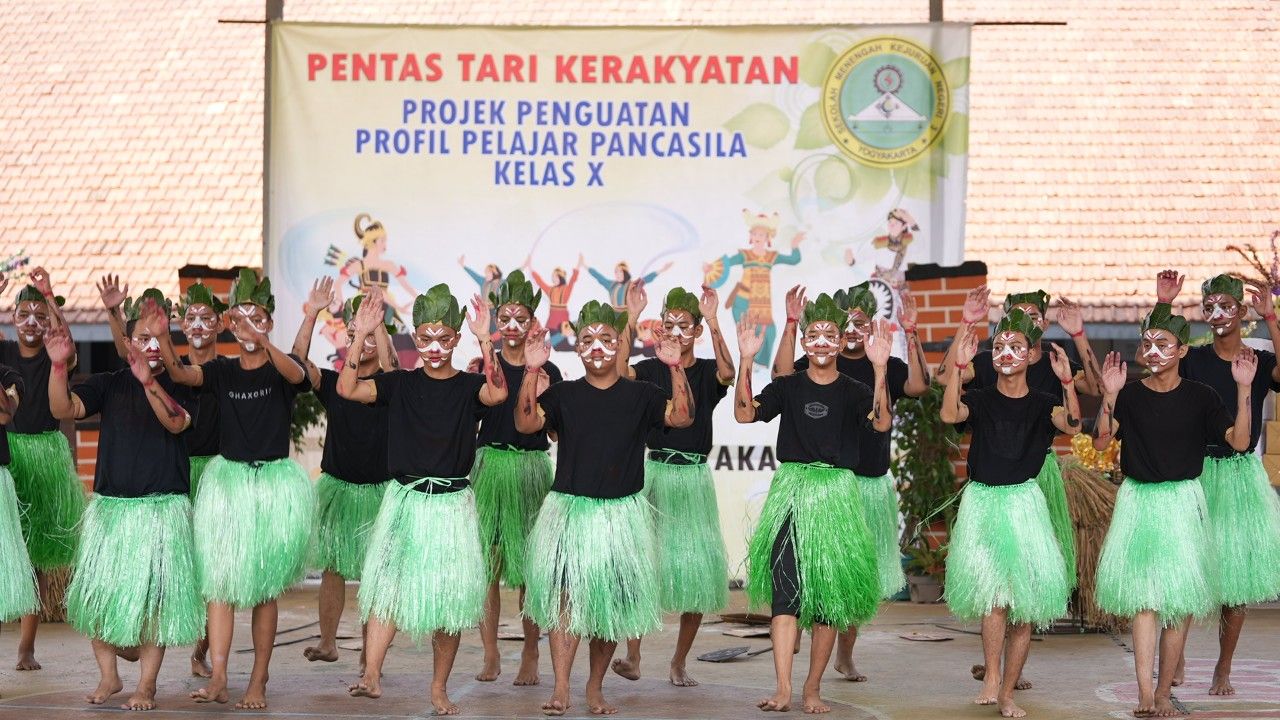 SMK dengan Mayoritas Siswa Laki-laki Adakan Panen Karya Tarian Nusantara