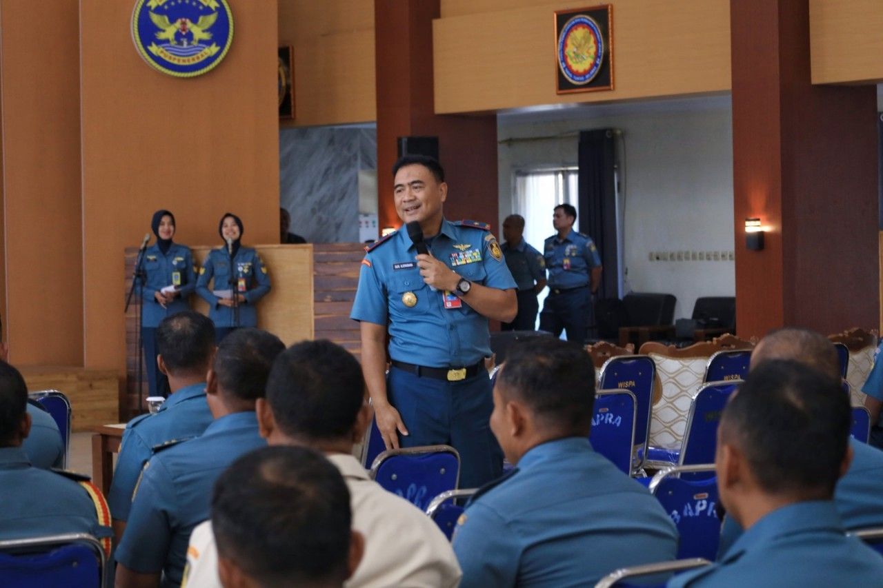 Kokohkan Nasionalisme, Personel Penerbangan Wilayah Surabaya Nobar Film De Oost