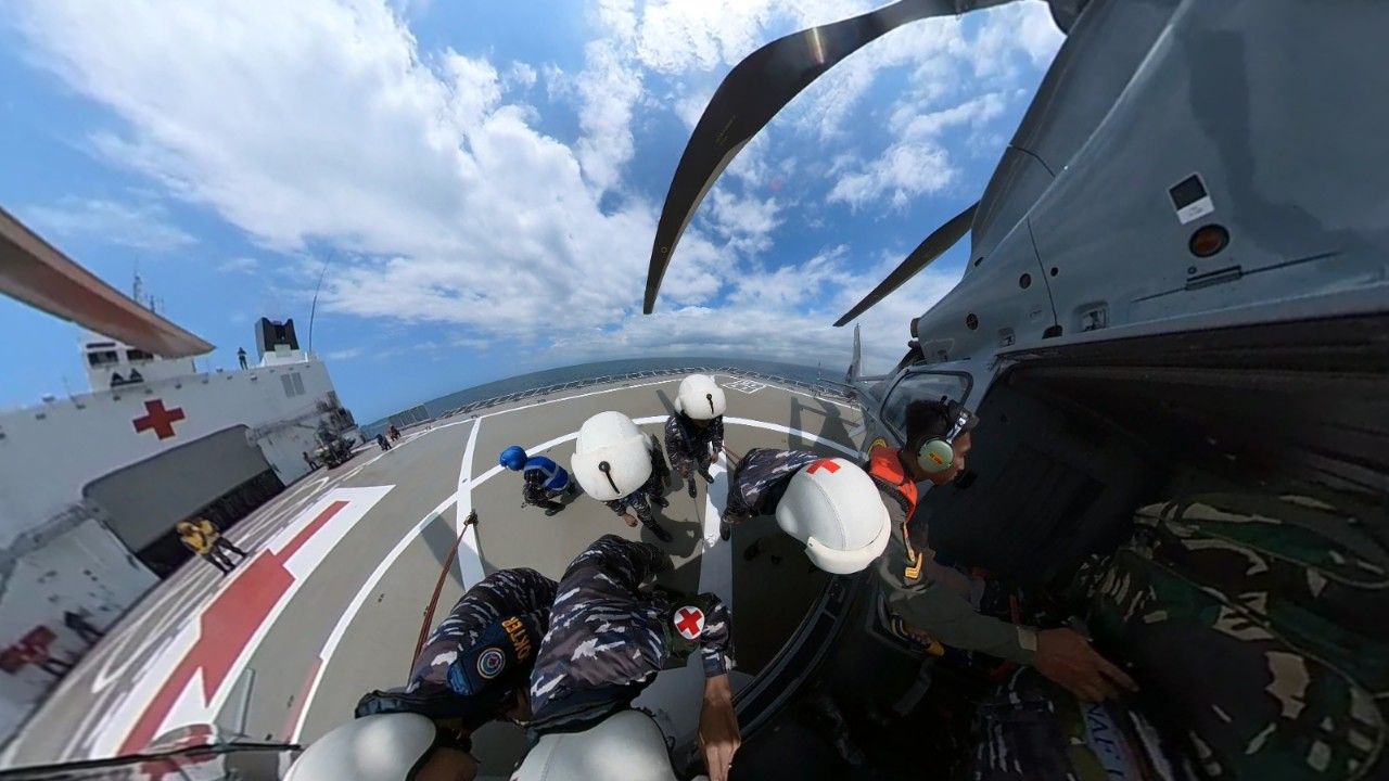 Skuadron Udara 100 Wing Udara 2 Puspenerbal Latihan EMU Bersama KRI dr. Wahidin Sudirohusodo