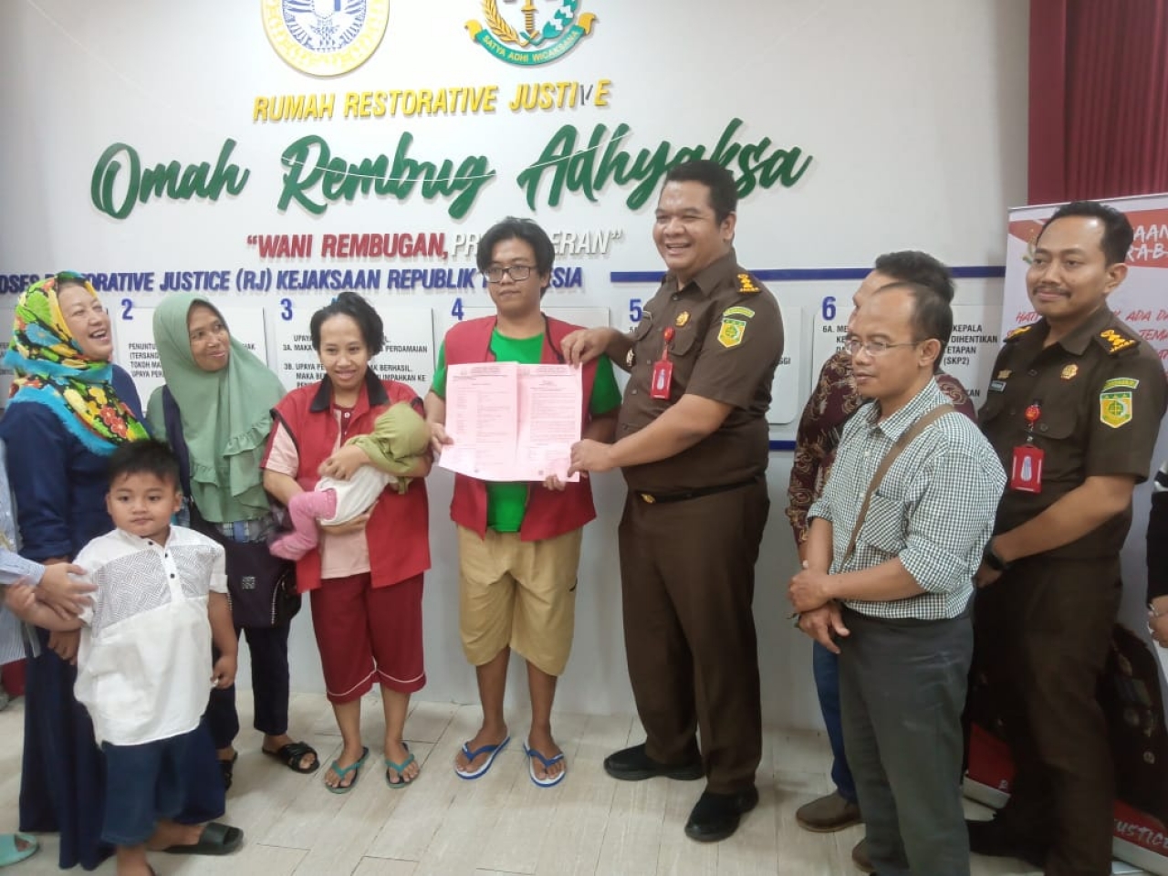 Kejari Surabaya RJ Kasus Pelantaran Bayi Di Omah Rembug Adhyaksa 