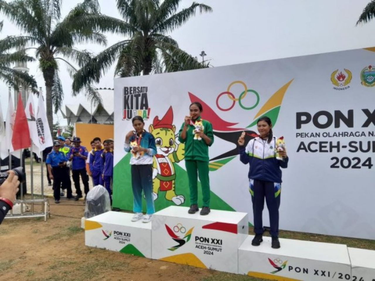 Muhammad Andy Royan dan Dewika Mulya Sova Raih Emas Cabor Balap Sepeda di Kelas Individual Time Tria