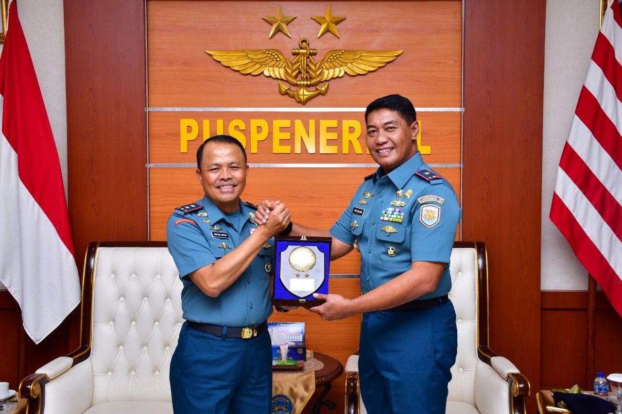 Komandan Puspenerbal Terima Courtessy Call Komandan Lantamal V Surabaya