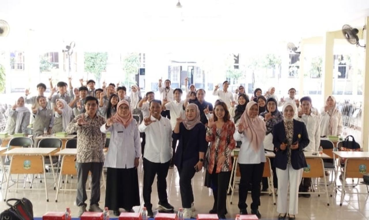 Dosen Pembina Kemahasiswaan FISIPOL UNESA Gelar PKM Penguatan Karakter Siswa Lewat Konten Digital