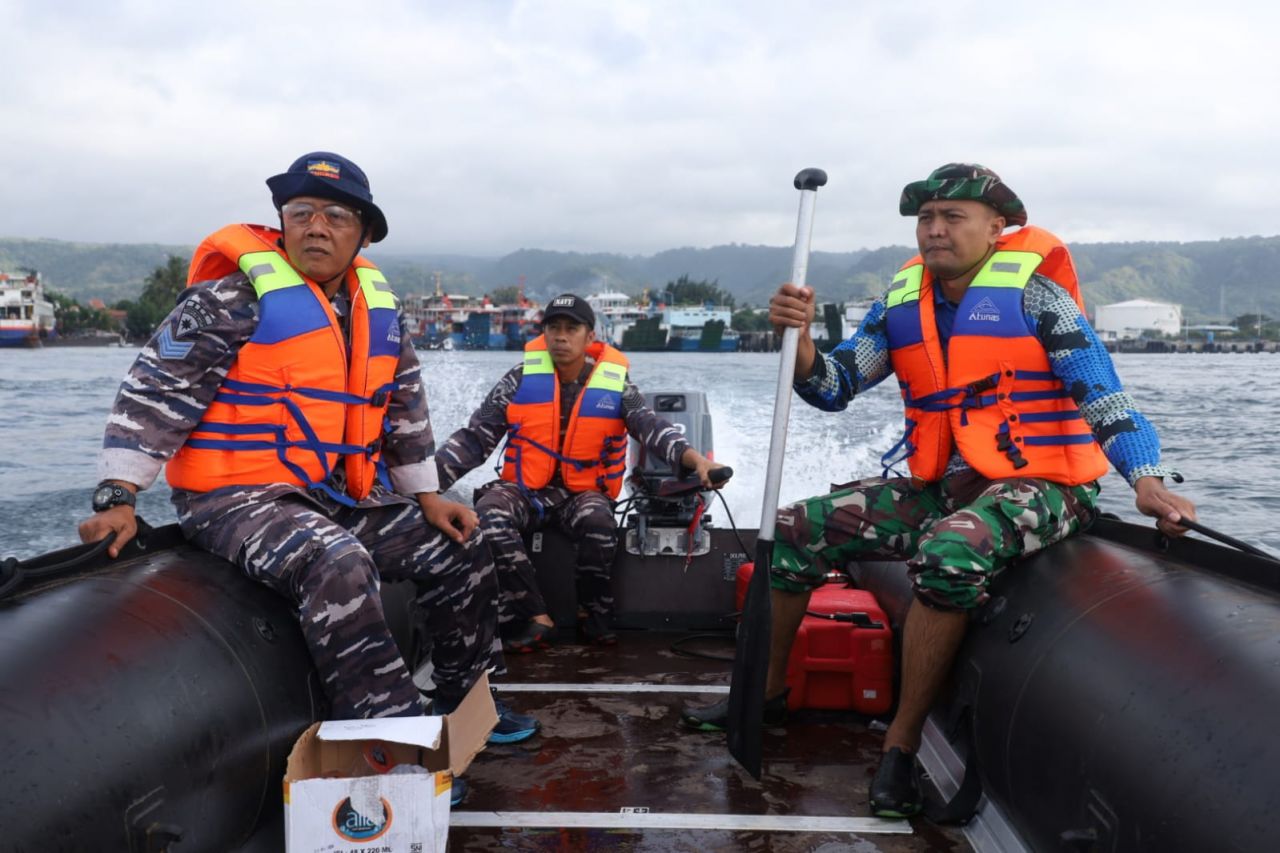 Gerak Cepat Prajurit Lanal Banyuwangi Koarmada II Dalam Pencarian Korban KMP Tunu Pratama Jaya