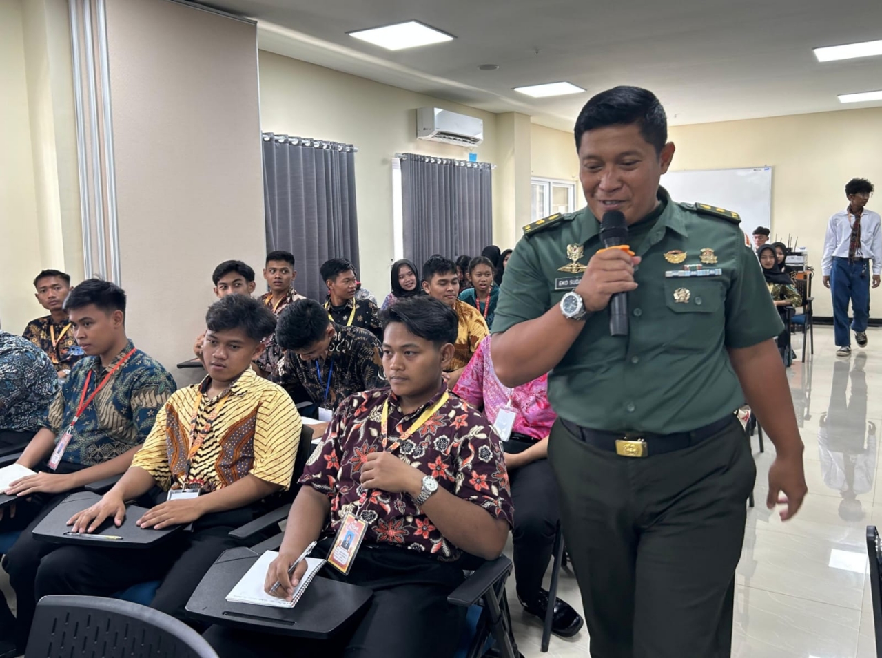 Unesa Libatkan Unsur Akademisi, Alumni, Praktisi Hingga TNI dalam Kegiatan PKKMB 2025