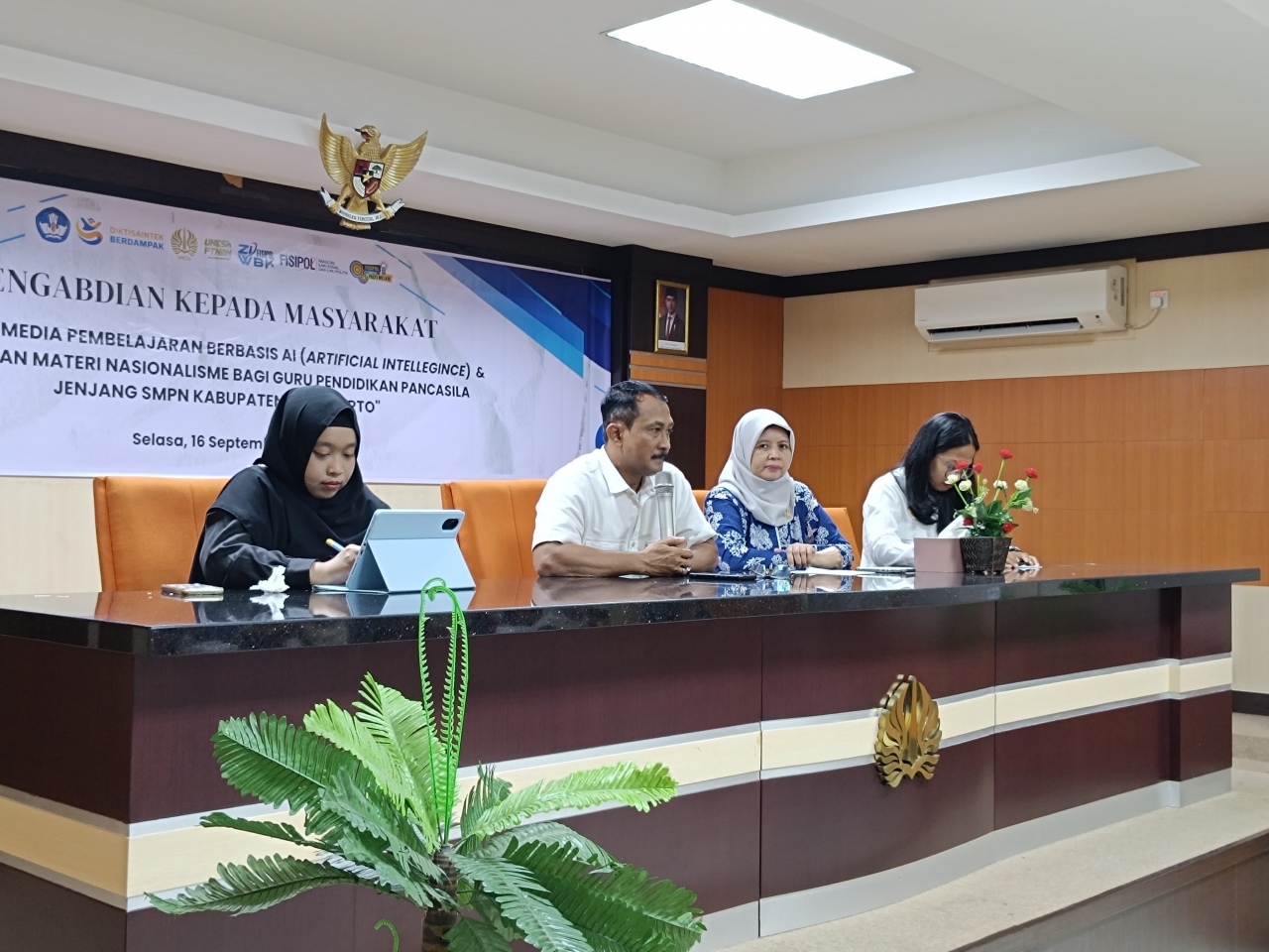 Fisipol Unesa Gelar PKM : Perkuat Kemampuan Guru PPKn