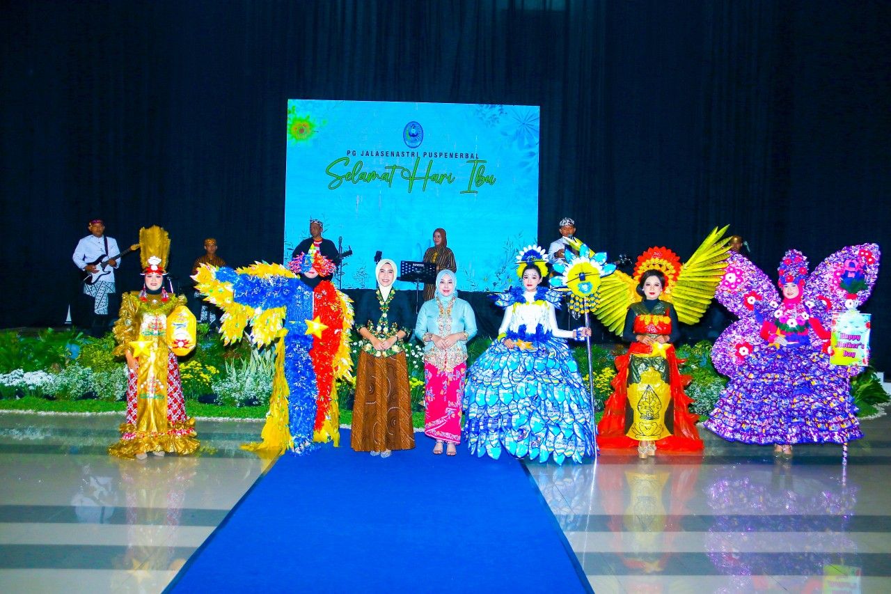 Semarak Hari Ibu, Jalasenastri Gabungan Puspenerbal Gelar Lomba Fashion Show Daur Ulang dan Bazar