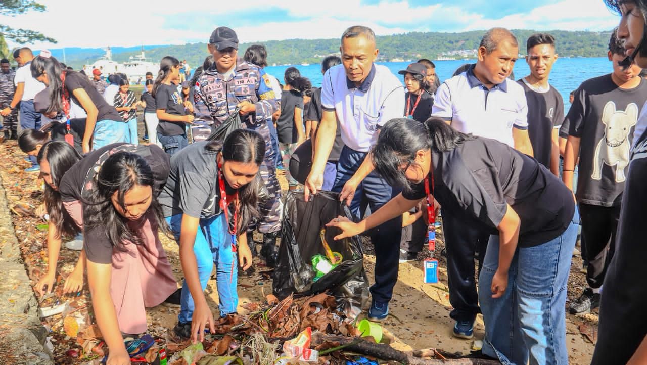 Dankodaeral IX Olahraga dan Bersih-Bersih Pantai Bersama Prajurit dan Ratusan Peserta KKRl