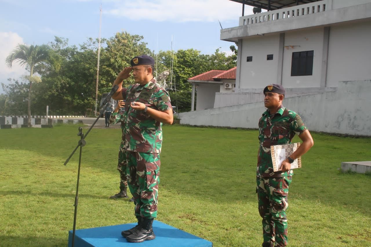 Komandan Lanal Tual Tegaskan Loyalitas dan Disiplin dalam Upacara Tujuhbelasan
