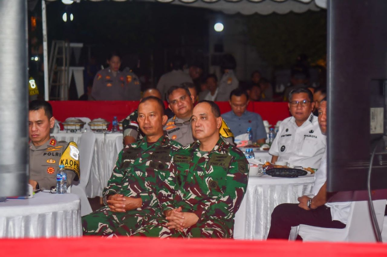Pantau Kesiapan Pengamanan Malam Idul Fitri 1447 H, Dankodaeral IX Hadiri Vicon Terpusat dengan Panglima TNI dan Kapolri