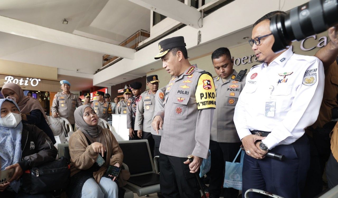 Kapolri dan Kapolda Jatim Kawal Ketat Arus Mudik