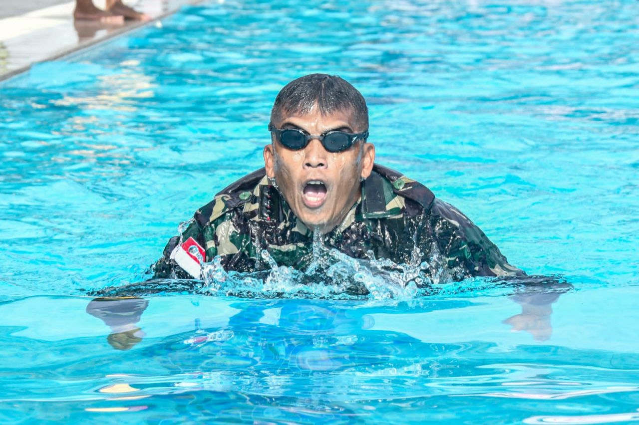 Lengkapi Data Kemampuan Garjas, PJU dan Kasatker Kodaeral lX Jalani Tes Renang Militer
