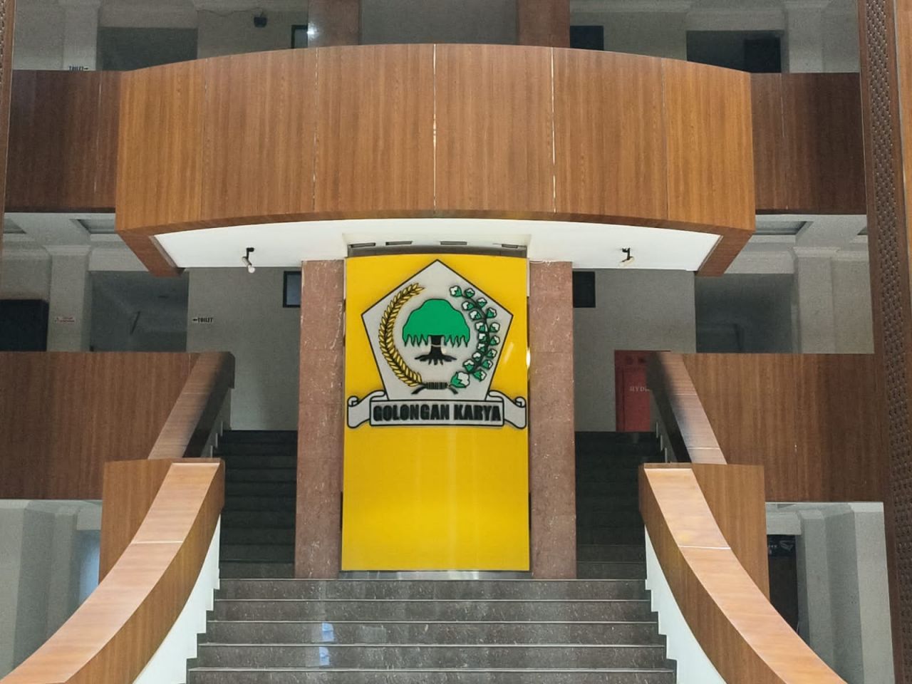 Berlindung  di Balik Nama Besar, Ade Puspitasari dan Ranny  Dinilai Belum Layak Pimpin Golkar Bekasi