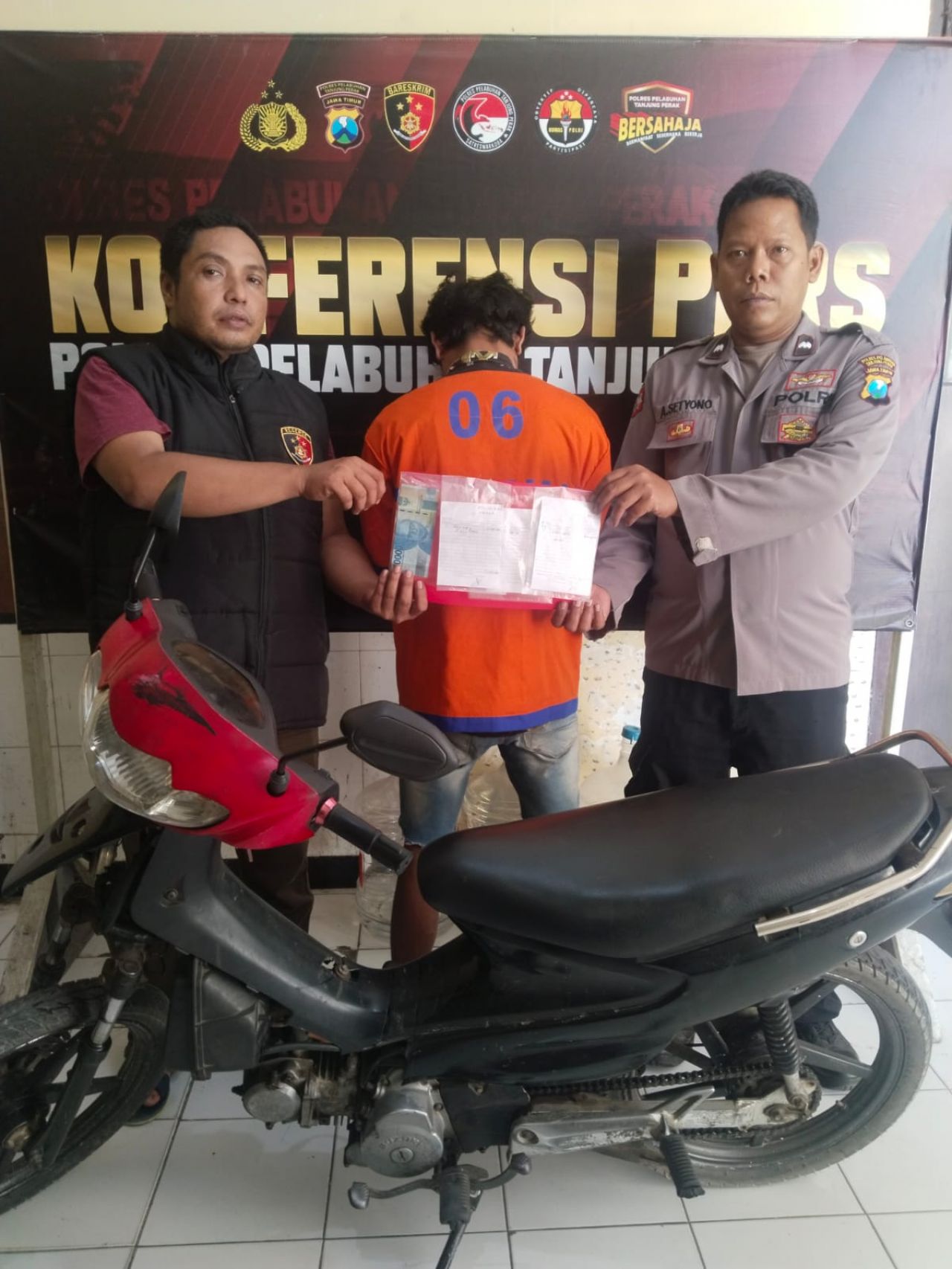 Unit Reskrim Polsek Kenjeran Ringkus Pelaku Pembobolan Gudang Plastik Tambak Wedi
