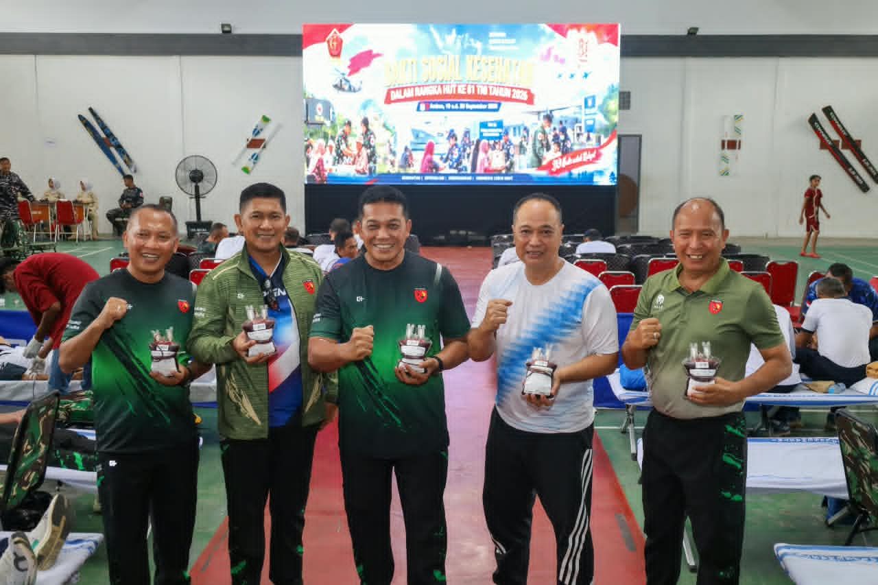 Tempuh Rute Poka - Mako Kodaeral lX, Ribuan Pelari Meriahkan Fun Run HUT ke-81 TNI di Ambon