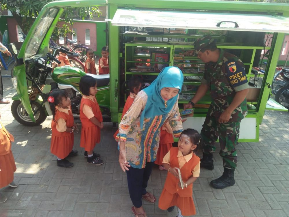 Satgas TMMD Kenalkan Simokos Pada Siswa TK Kupang