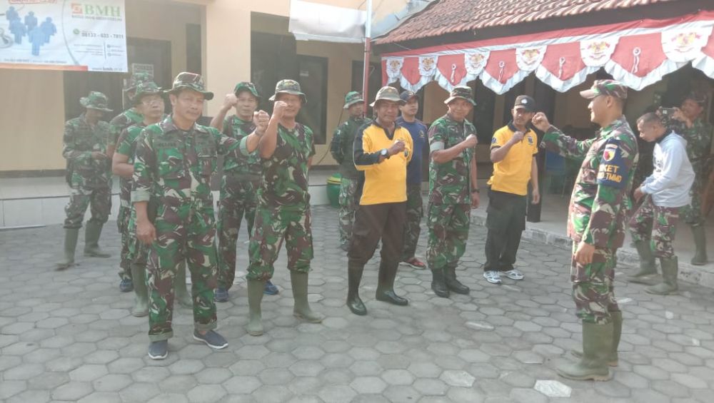Arahan Babinsa dan Kepala Desa Kupang untuk Penyemangat Kerja