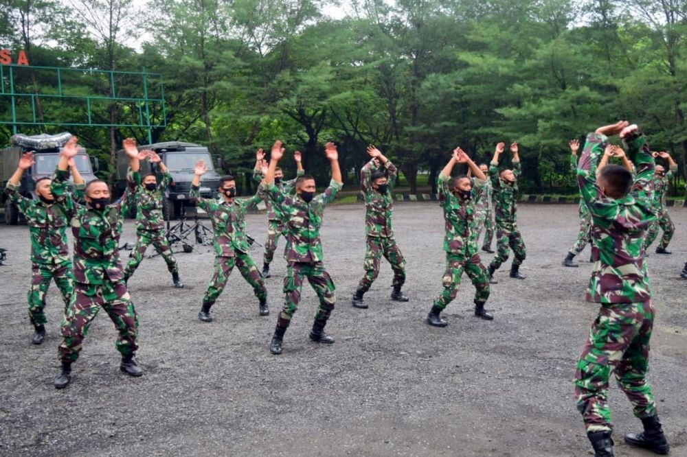 Prajurit Batalyon Roket 2 Marinir Laksanakan Cross Country