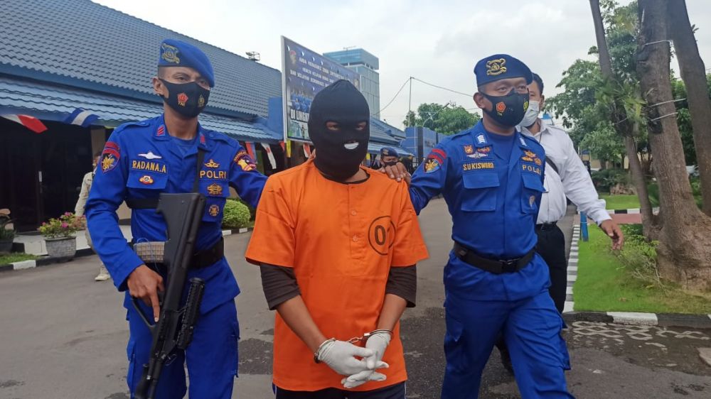 Kabaharkam Polri Dan Kapolda Jatim, Ungkap Tersangka Perakit Bom Ikan