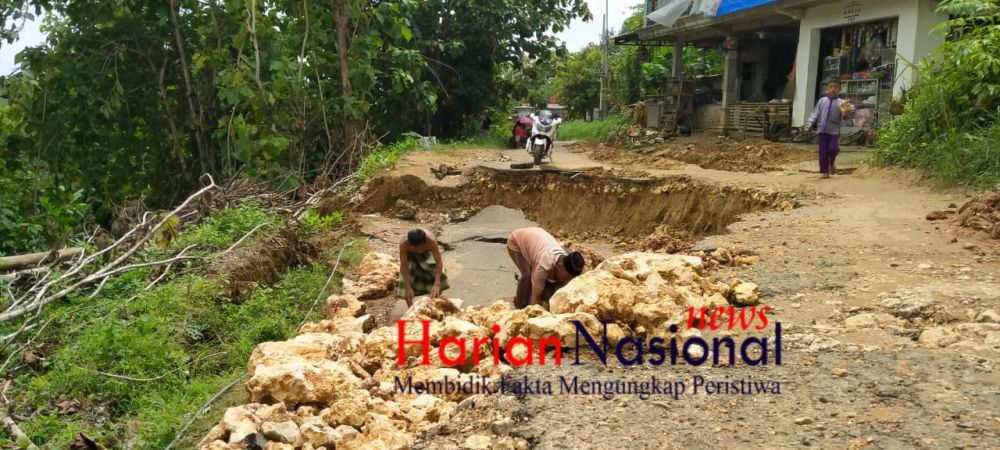 Jalan Poros Kecamatan Sokobanah Sampang Ambalas, Belum Ada Penanganan 