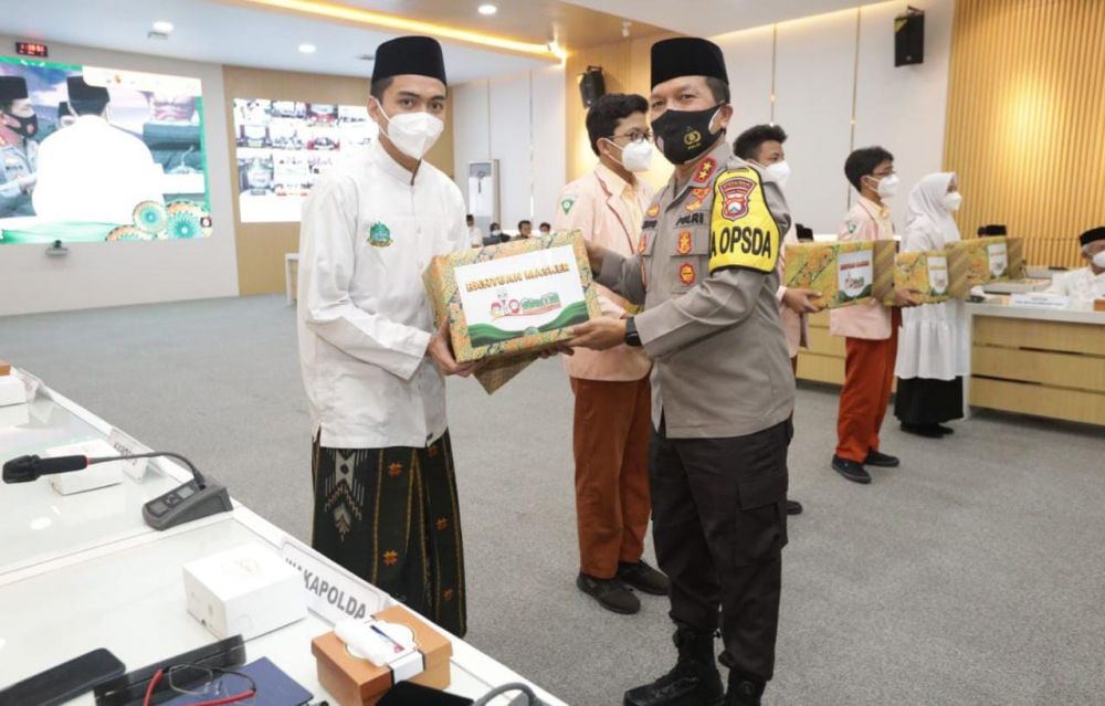 Wujudkan Jatim Bebas Covid-19, Canangkan Gerakan Santri Bermasker