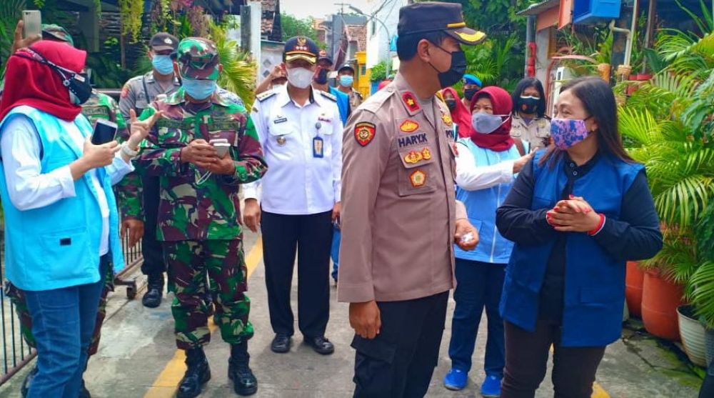 Kapolsek Asemrowo Kunjungi Posko PPKM Mikro