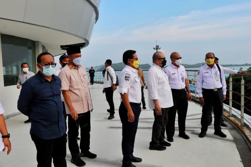Ketua DPD RI saat meninjau pelabuhan dan berdiskusi dengan jajaran direksi PT ASDP Indonesia Ferry (PERSERO) di tengah perjalanan Kunjungan Kerja ke Provinsi Lampung beberapa waktu lalu
