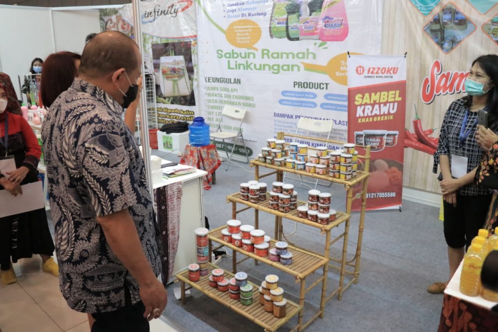 Ketua DPD RI saat menghadiri Pameran Inapro Expo Kadin Institute di Surabaya Jawa Timur, 22 November 2020