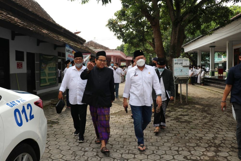 Ketua DPD RI Dukung Persamaan Hak Ponpes dengan Sekolah Swasta 