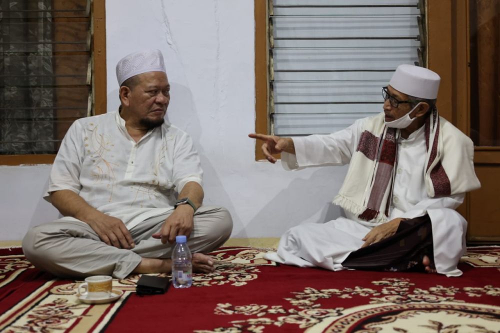 Ketua DPD RI AA LaNyalla Mahmud Mattalitti melakukan kunjungan dan berdiskusi dengan salah satu ulama di Kota Bogor Habib Abdullah bin Husein Al'attas pada Minggu (2/5/2021), yang lalu